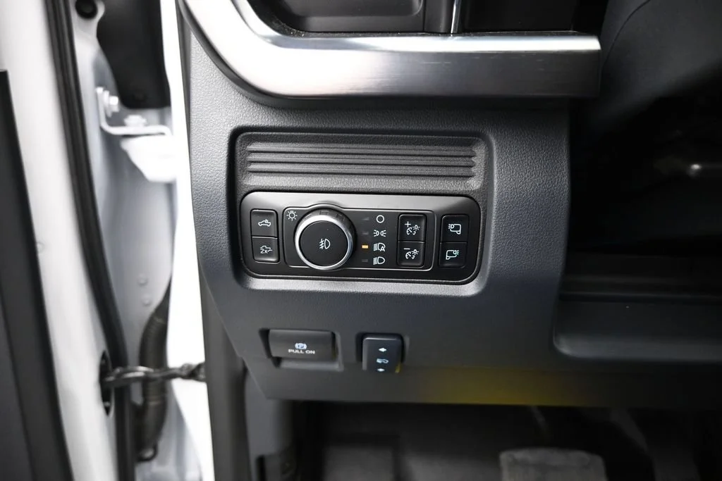 New 2026 Oxford White Ford Lariat image 14