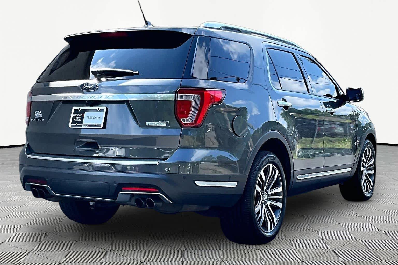 Used 2018 Magnetic Ford Platinum image 13