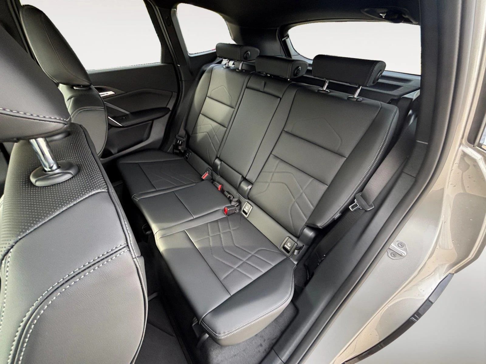 New 2027 Space Silver Metallic BMW xDrive28i image 18