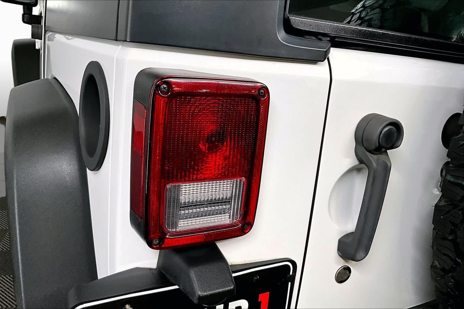 Used 2018 Bright White Clearcoat Jeep Sport S image 28