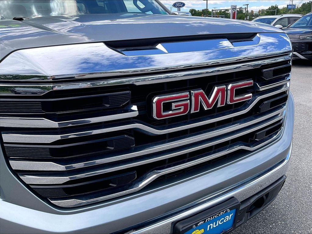 Used 2025 Sterling Metallic GMC SLT image 29