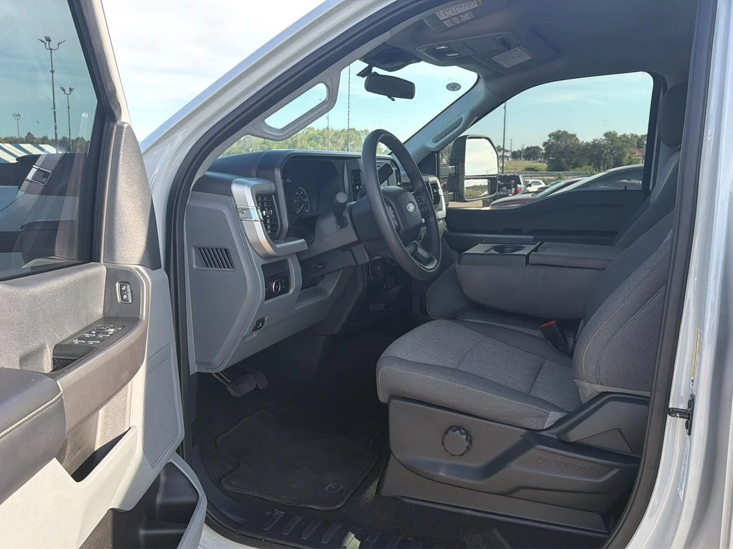 Used 2025 Avalanche Gray Ford XL image 4