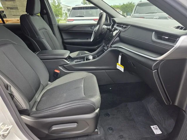 New 2026 Silver Zynith Exterior Paint Jeep Laredo image 14