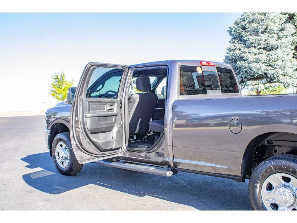 New 2026 Granite Crystal Metallic Clearcoat Ram Tradesman image 13
