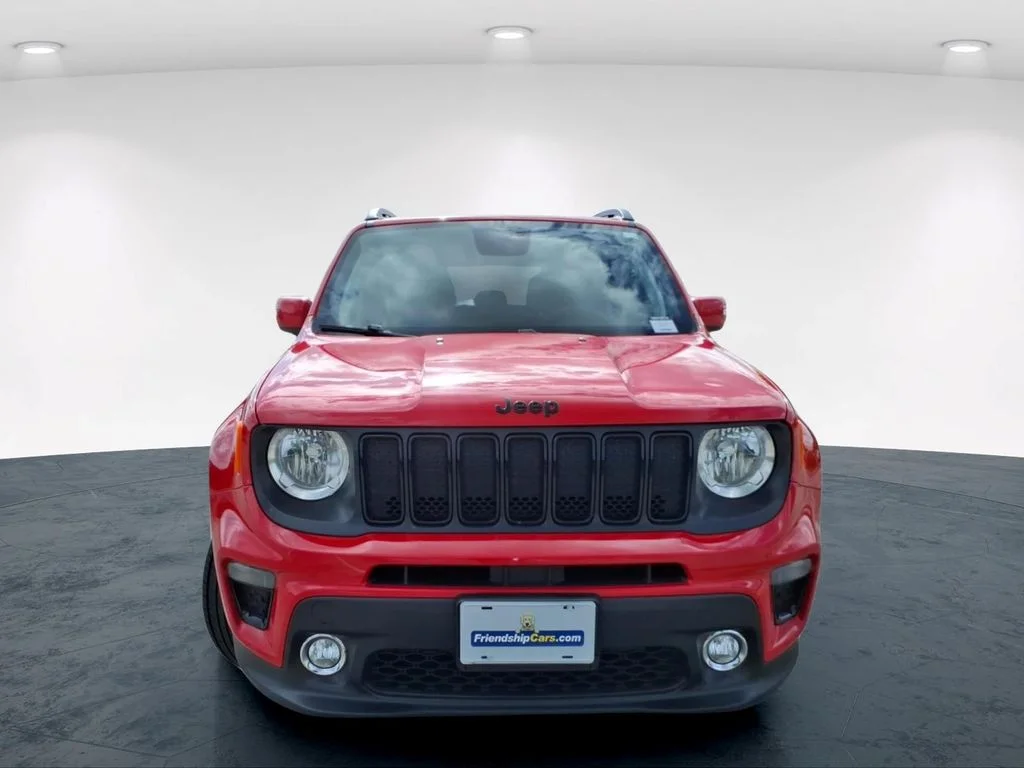 Used 2019 Red Jeep Latitude image 4