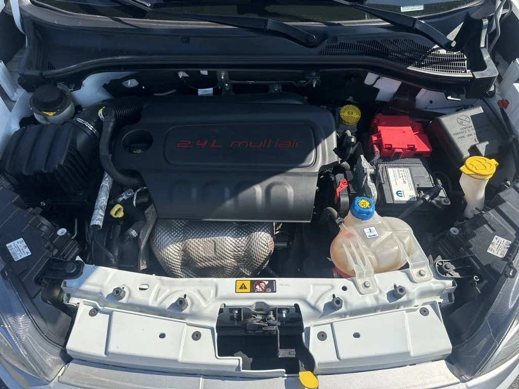 Used 2022 White Ram Base image 28