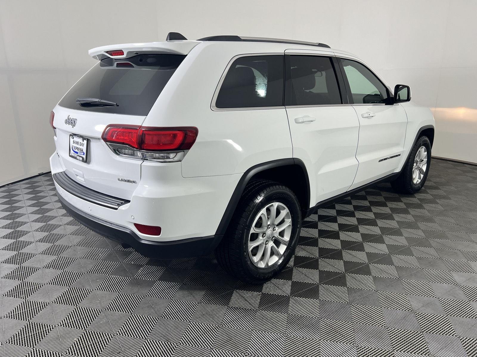 Used 2021 Bright White Clearcoat Jeep Laredo X image 3