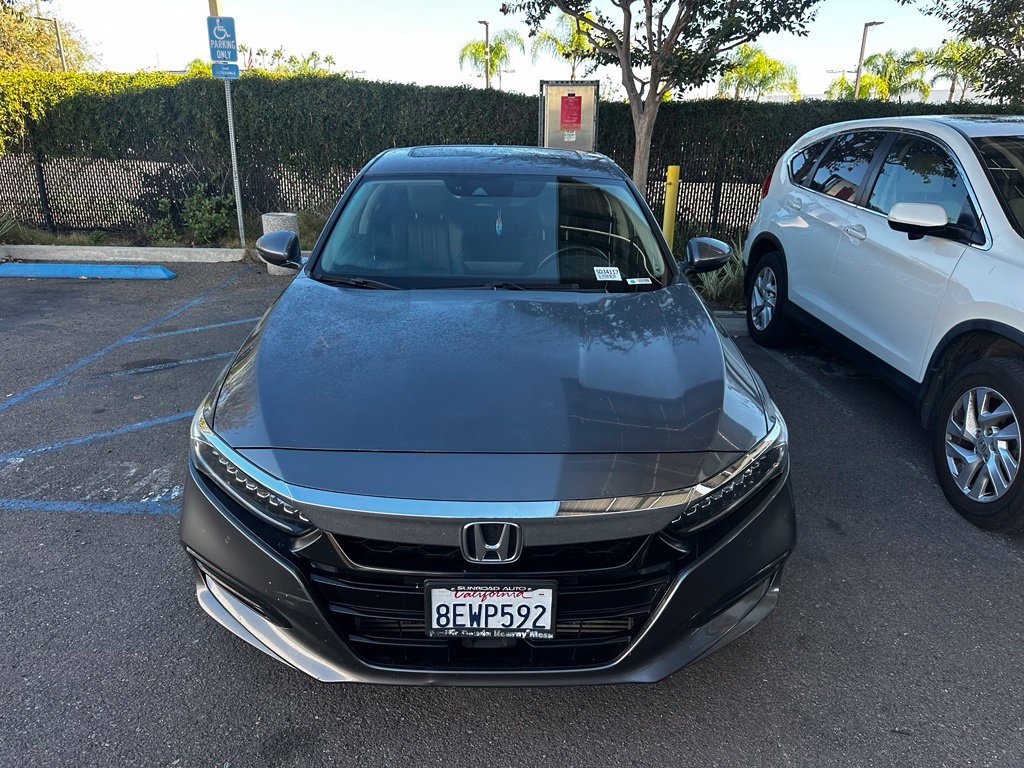 Used 2018 Modern Steel Metallic Honda Touring image 9