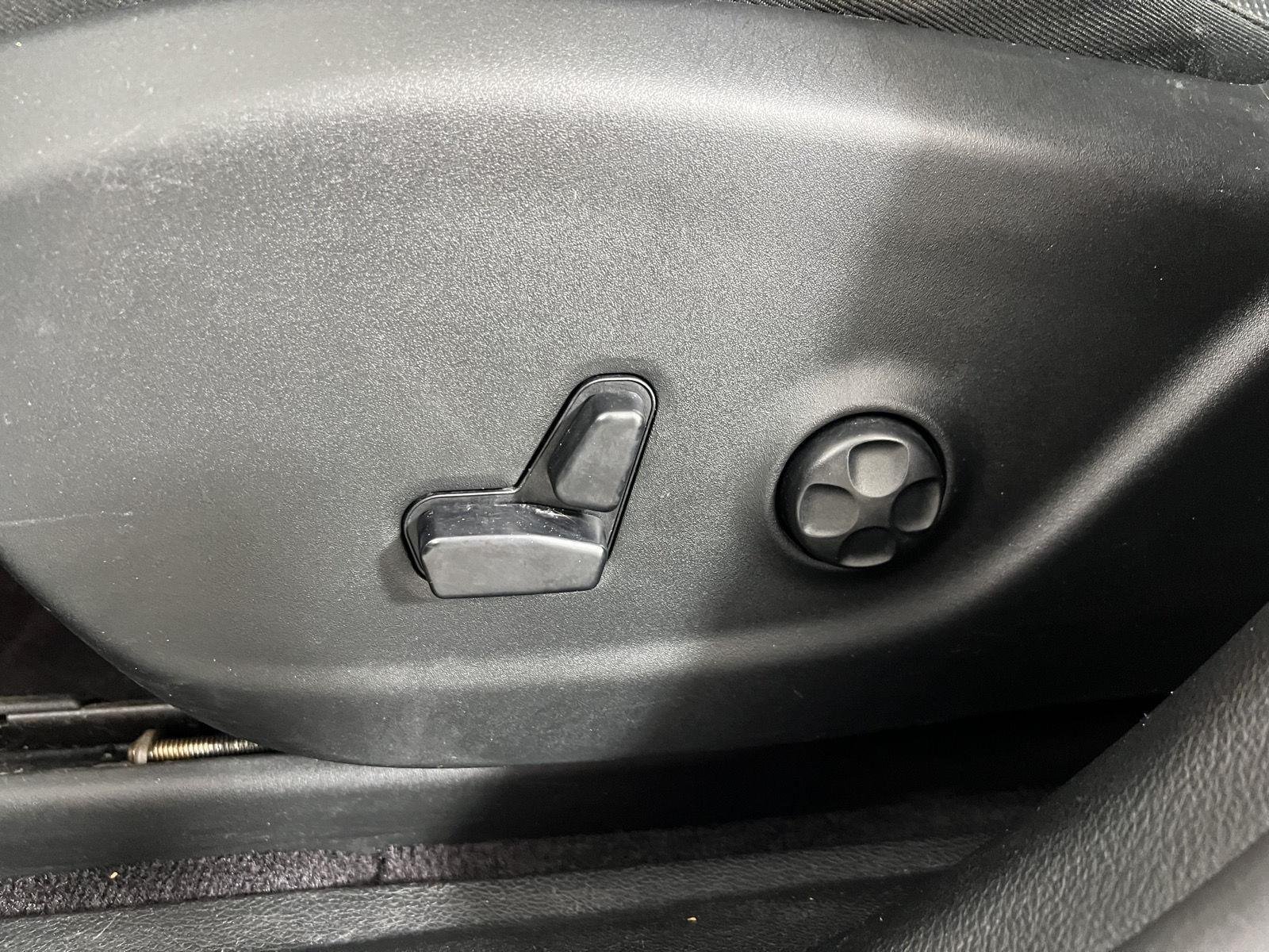 Used 2019 Pearl White Jeep Trailhawk Elite image 25