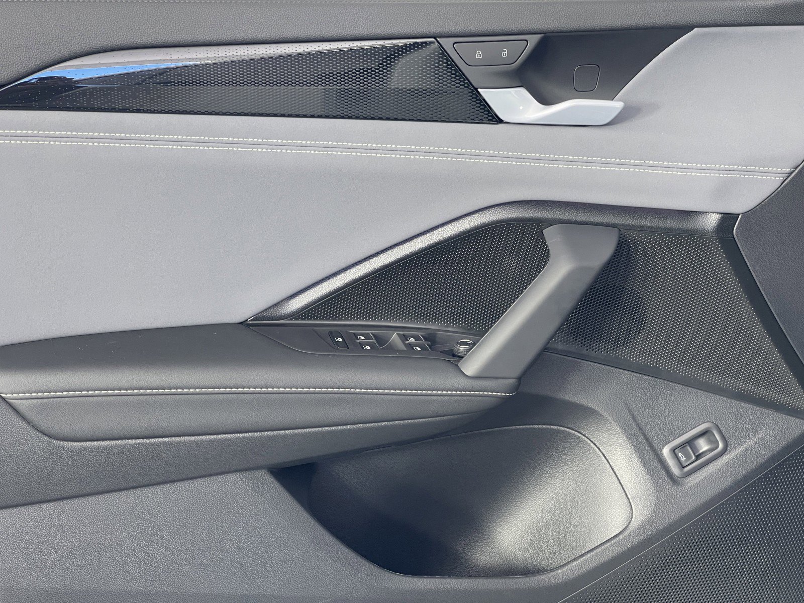 2026 Volkswagen Tiguan SE - Photo 21
