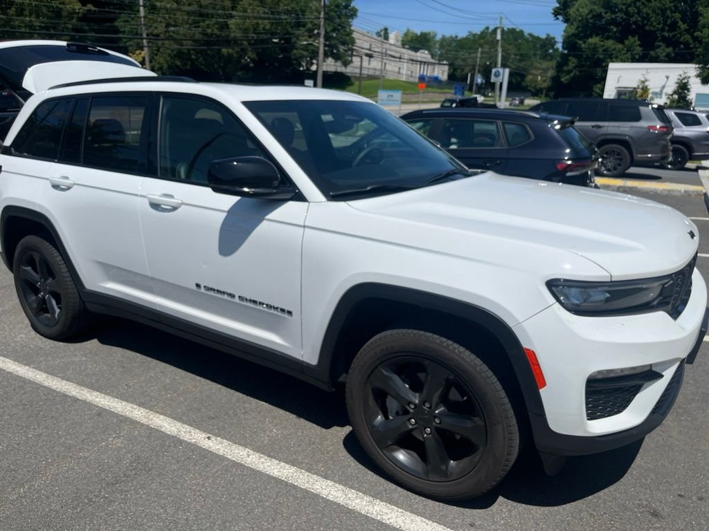 Used 2024 White Jeep Limited image 2