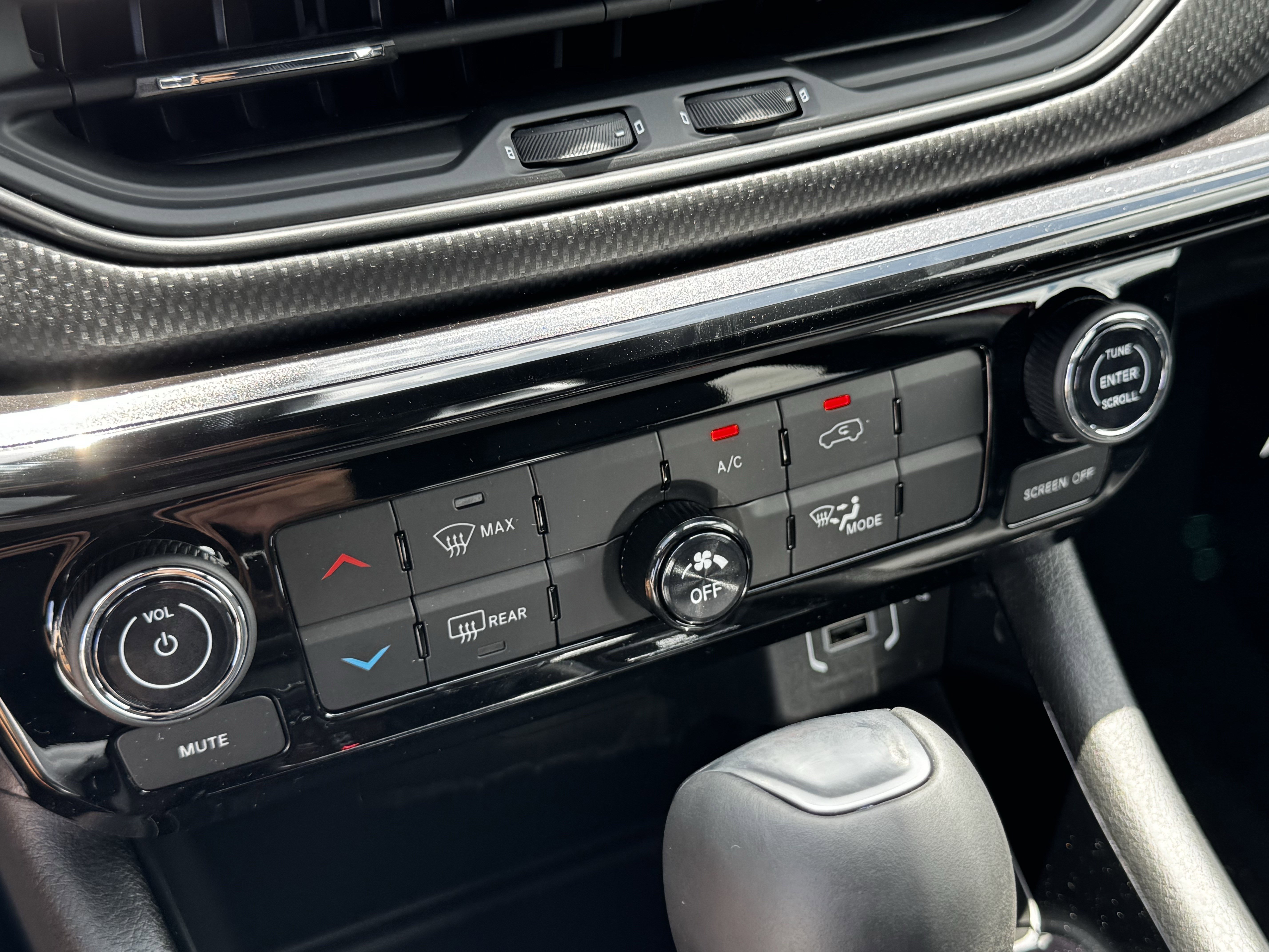 New 2026 Red Hot Pearl-Coat Exterior Paint Jeep Latitude Altitude image 17