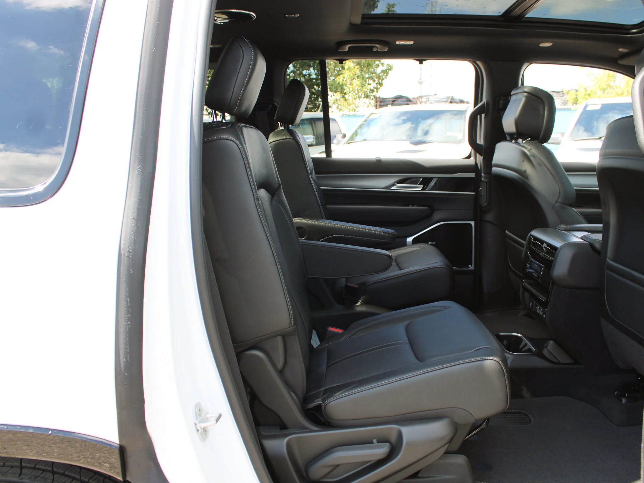 New 2026 White Jeep Limited Reserve* image 15