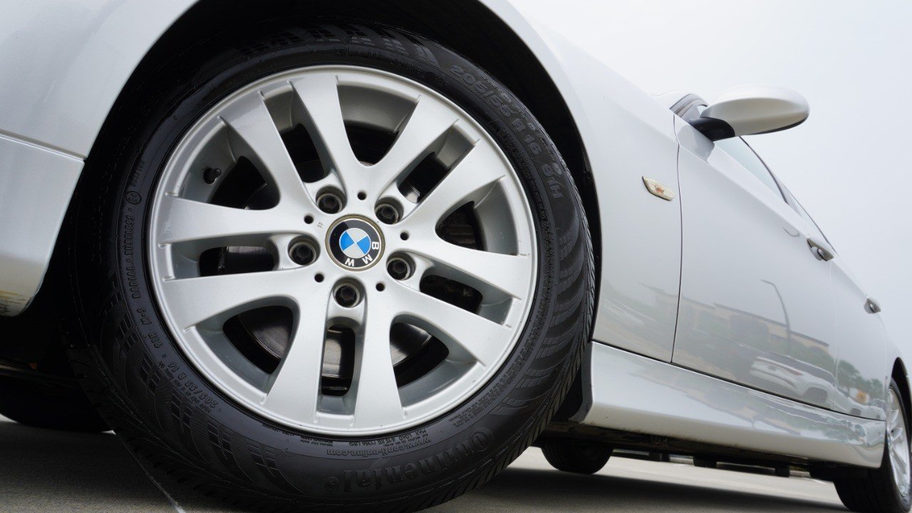 Used 2006 Silver BMW 325i image 11