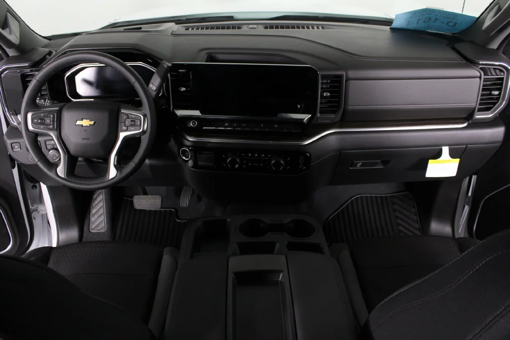 New 2026 Summit White Chevrolet LT (2FL) image 26