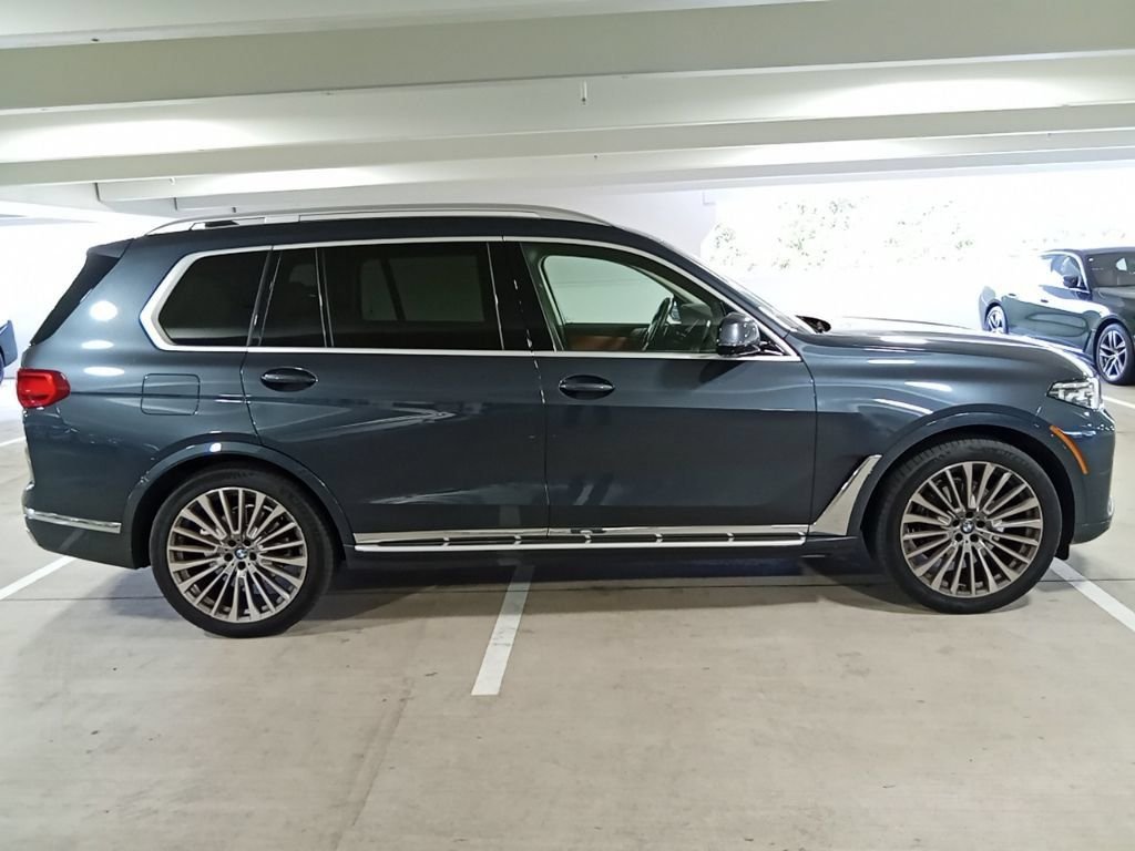 Used 2021 Arctic Gray Metallic BMW xDrive40i image 4