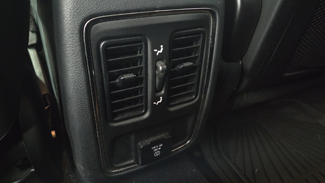 Used 2017 Billet Silver Metallic Clearcoat Jeep Altitude image 12