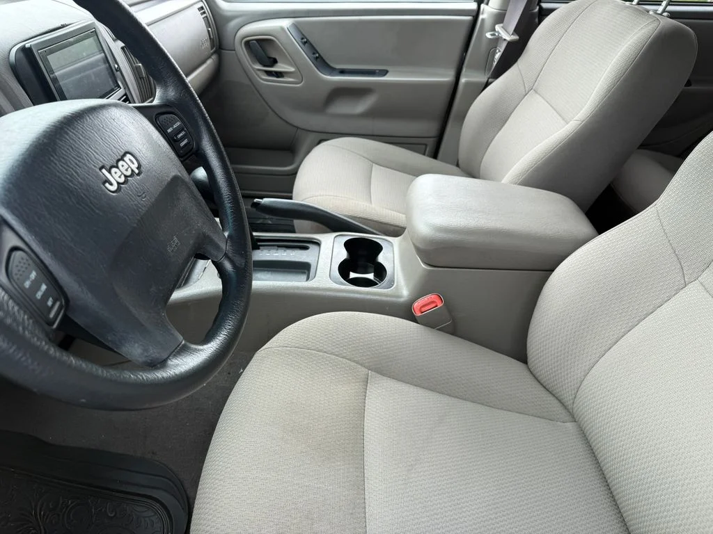 Used 2004 Beige Jeep Laredo image 10