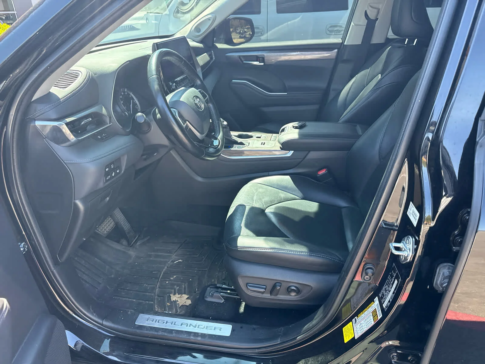 Used 2022 Midnight Black Metallic Toyota Limited image 9