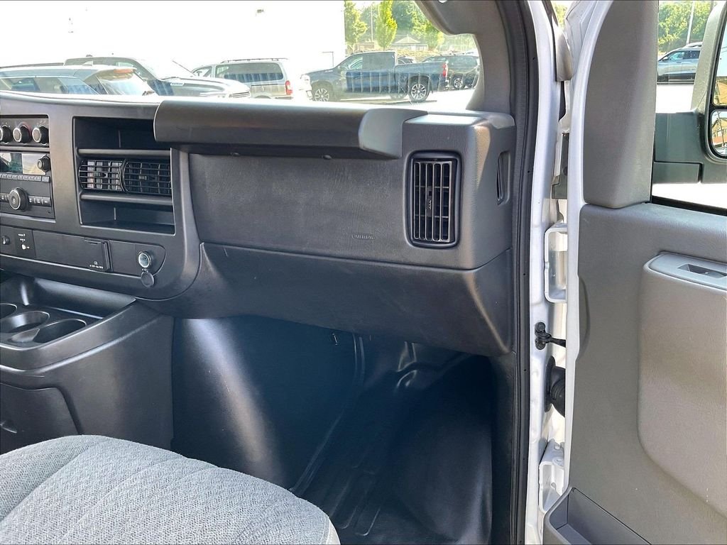 Used 2025 White GMC Work Van image 13