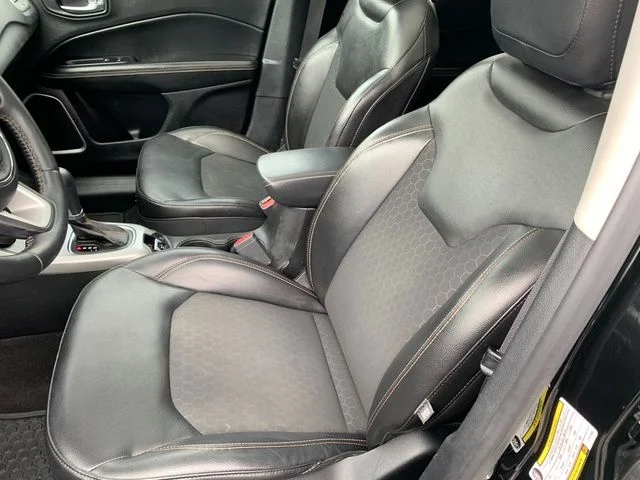 Used 2018 Black Jeep Latitude image 16
