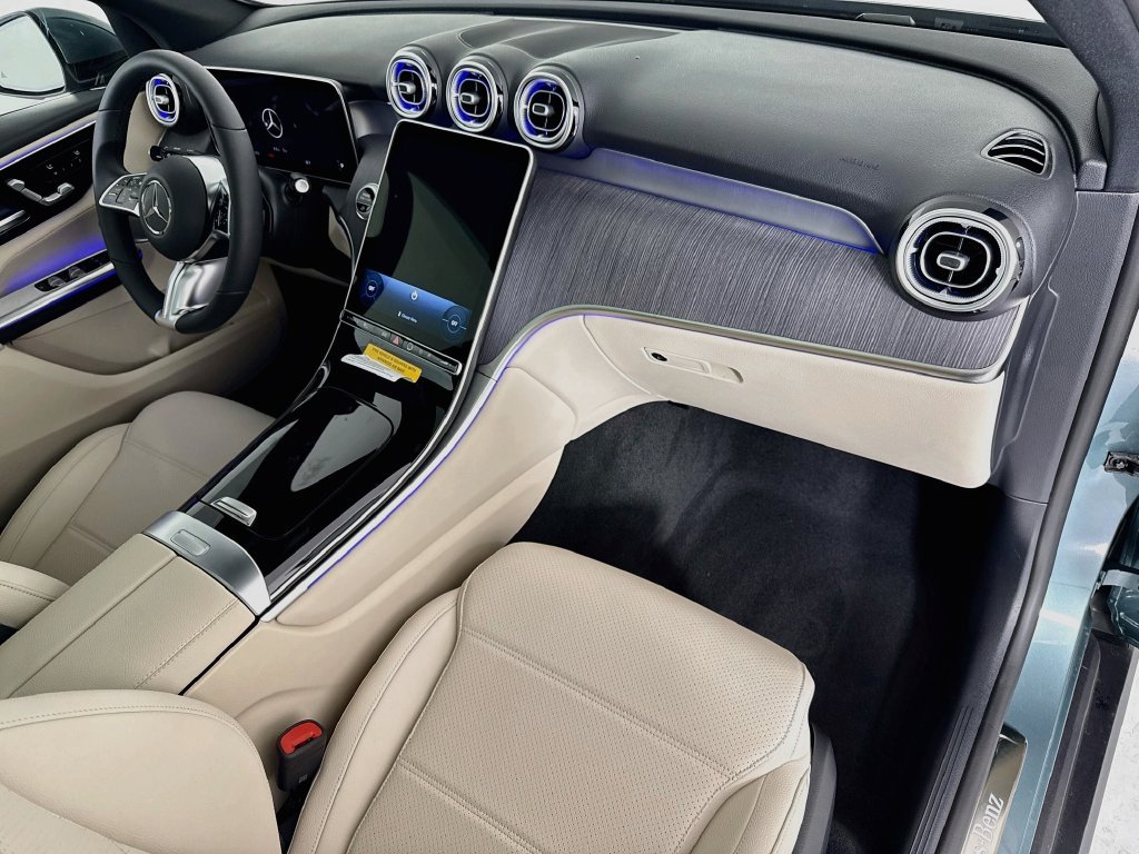 New 2027 Verde Silver Metallic Mercedes-Benz GLC 300 image 17