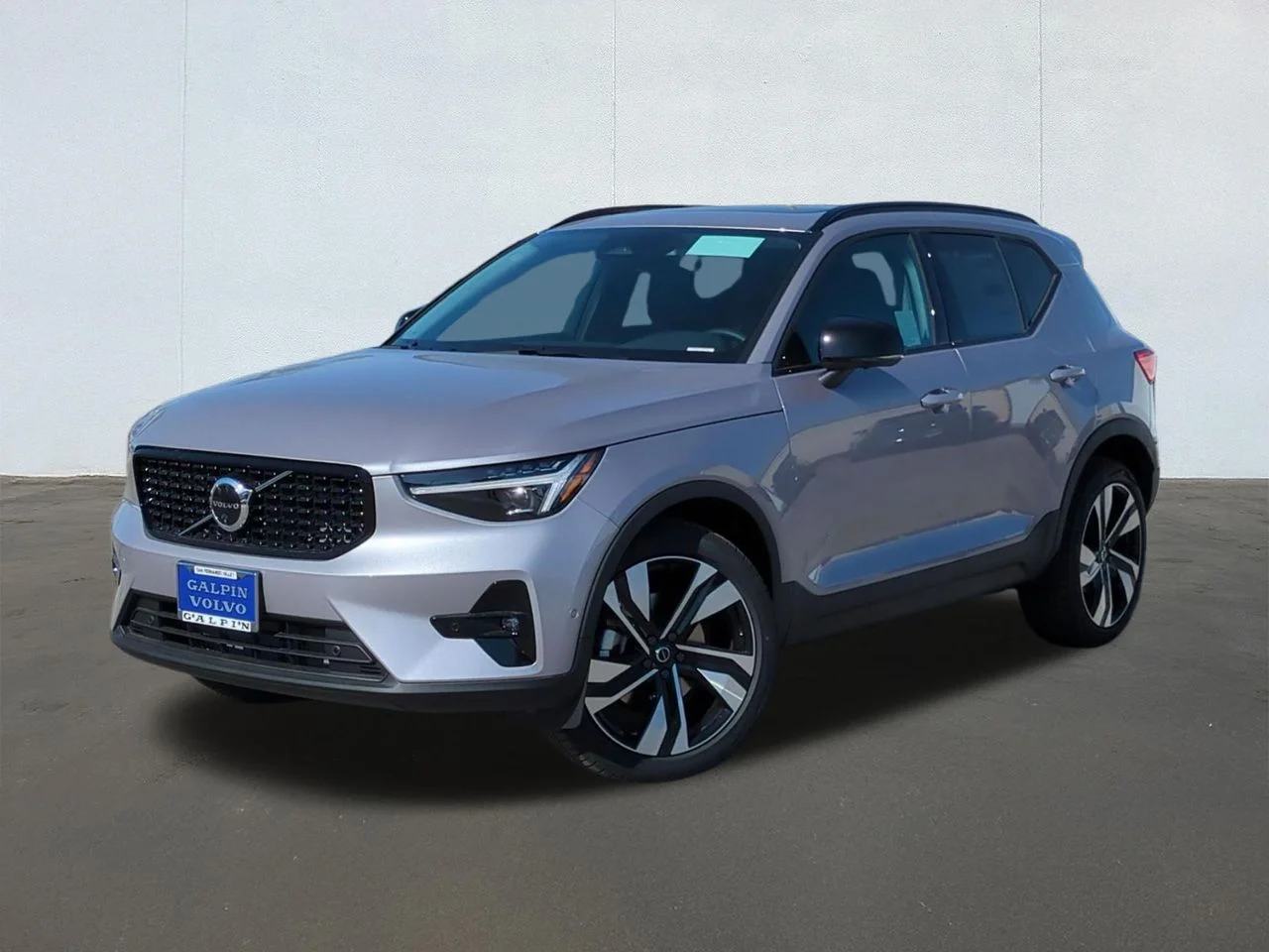 2026 Volvo XC40 B5 Ultra Dark AWD's photo