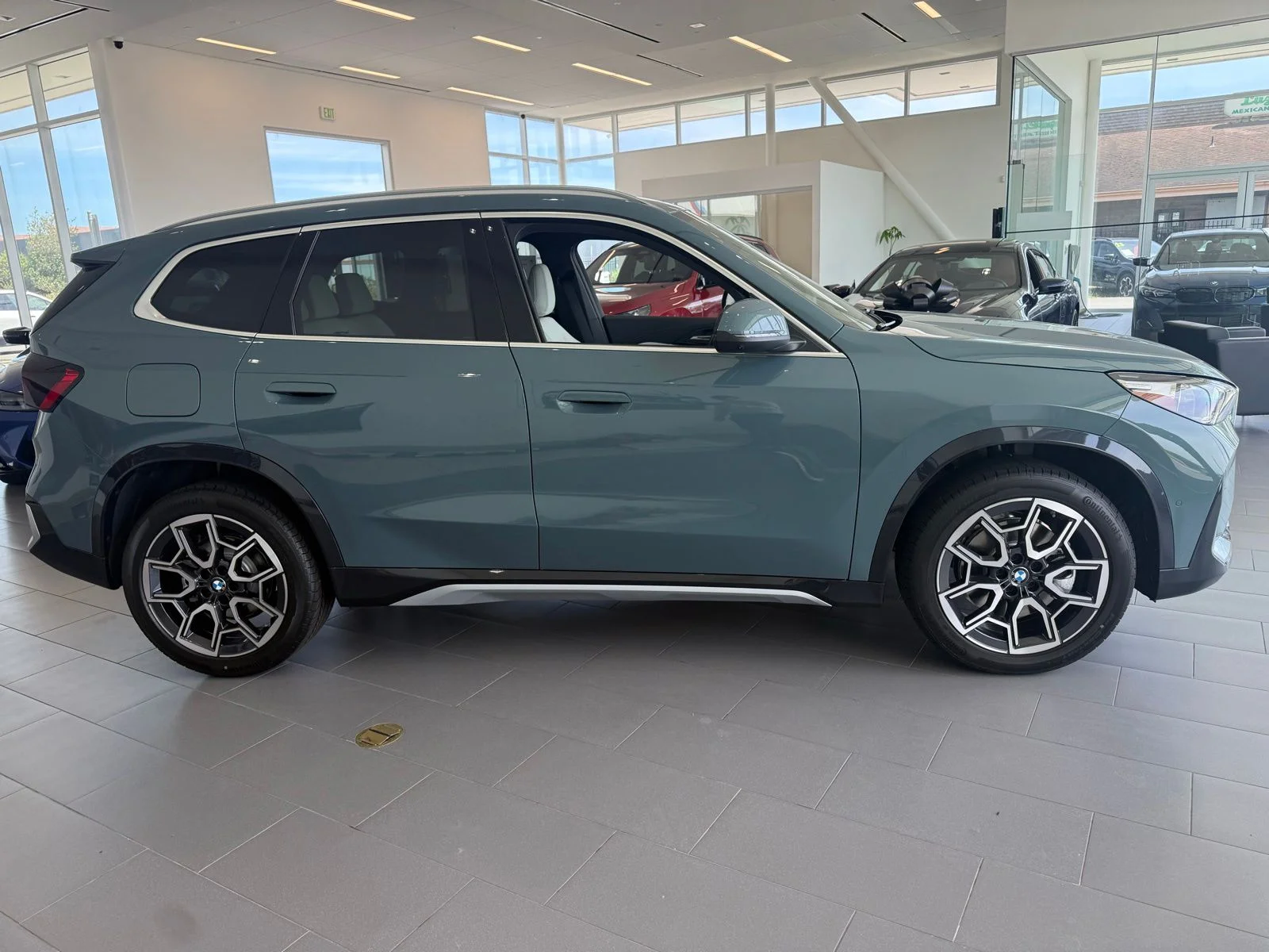 New 2026 Cape York Green Metallic BMW xDrive28i image 8