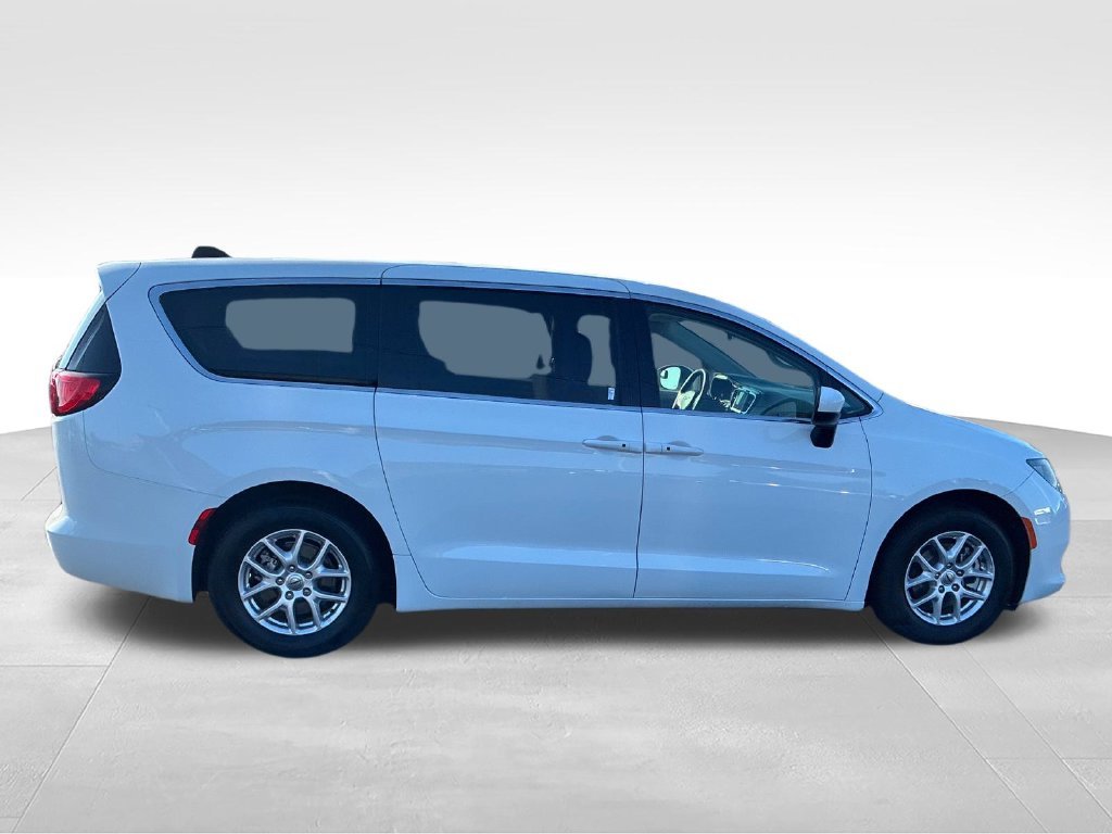 Used 2022 White Chrysler LX image 6