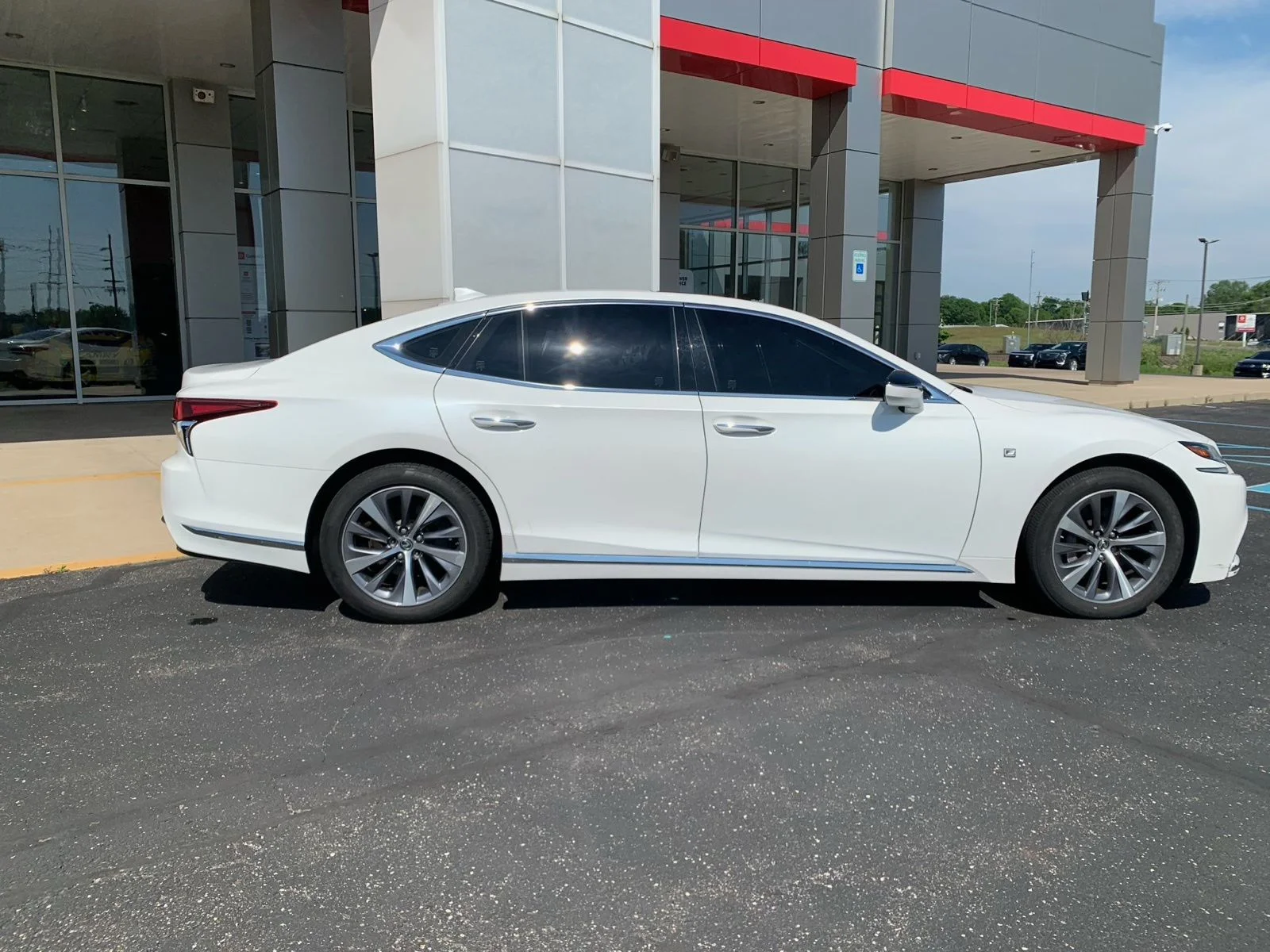 2019 Lexus LS Base - Photo 2