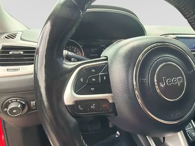 Used 2019 Red Jeep Latitude image 27