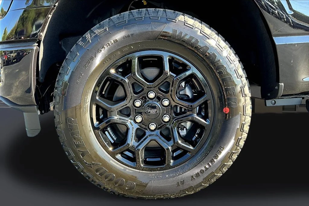 New 2026 Agate Black Metallic Ford XLT image 13