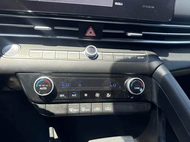 2024 Hyundai Elantra SEL - Photo 21