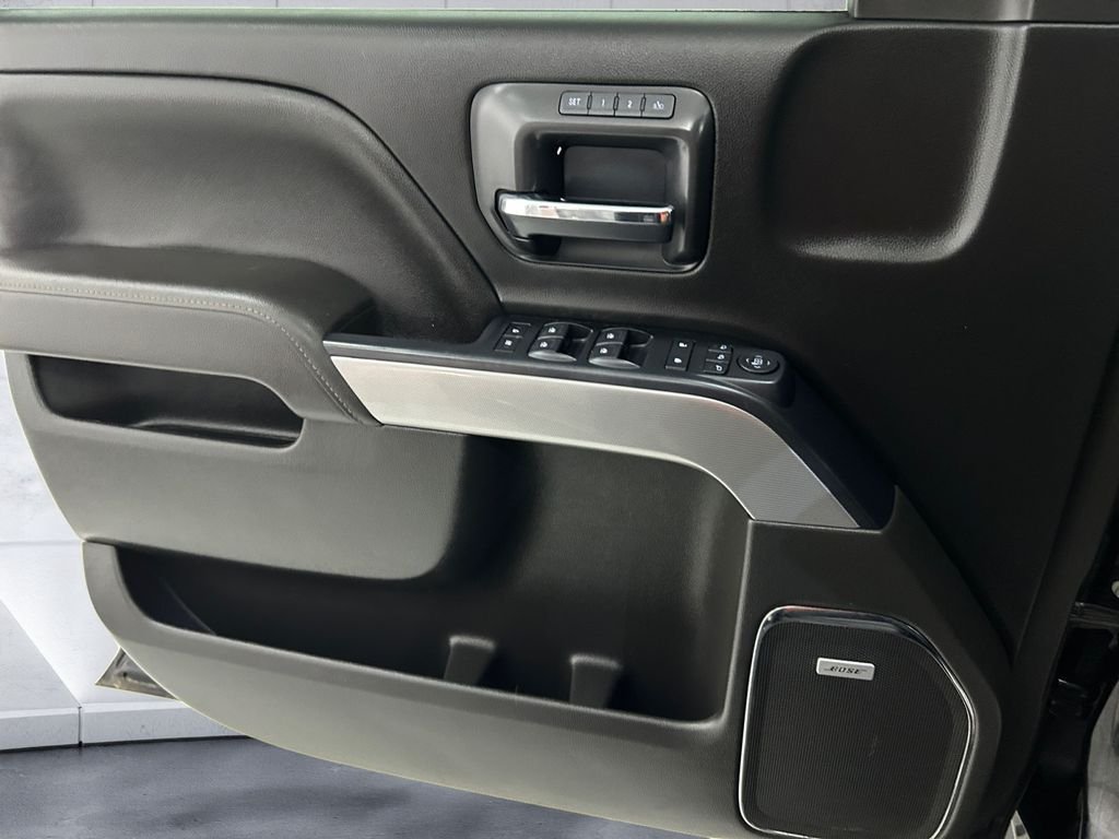 Used 2018  Chevrolet LTZ image 12