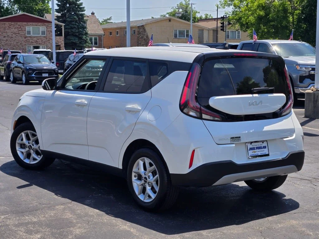 Used 2025 White Kia LX image 14
