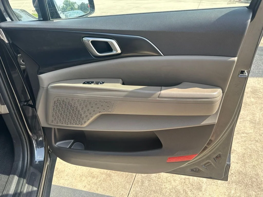 Used 2025 Gray Kia LXS image 27