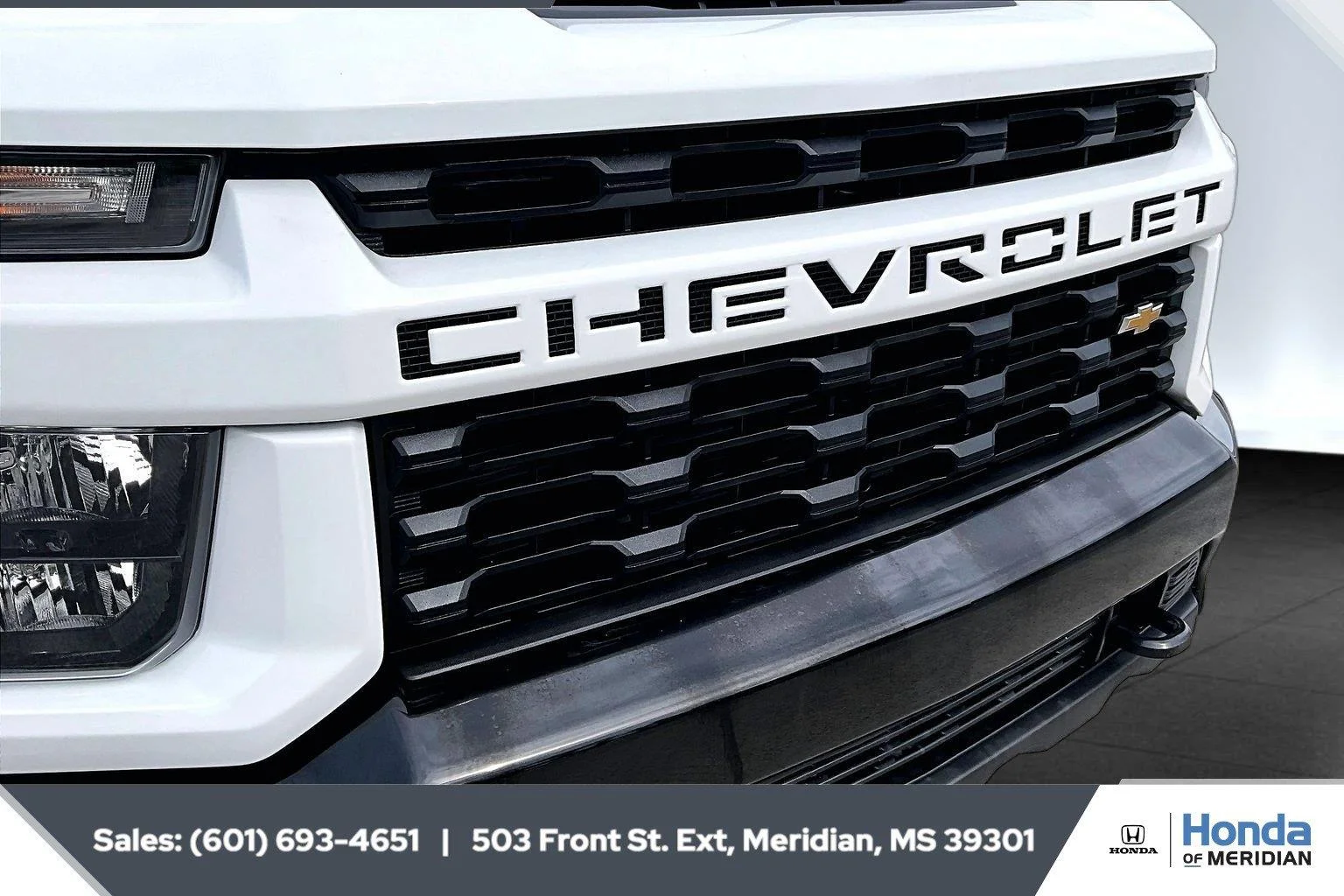 Used 2023 Summit White Chevrolet Custom image 21