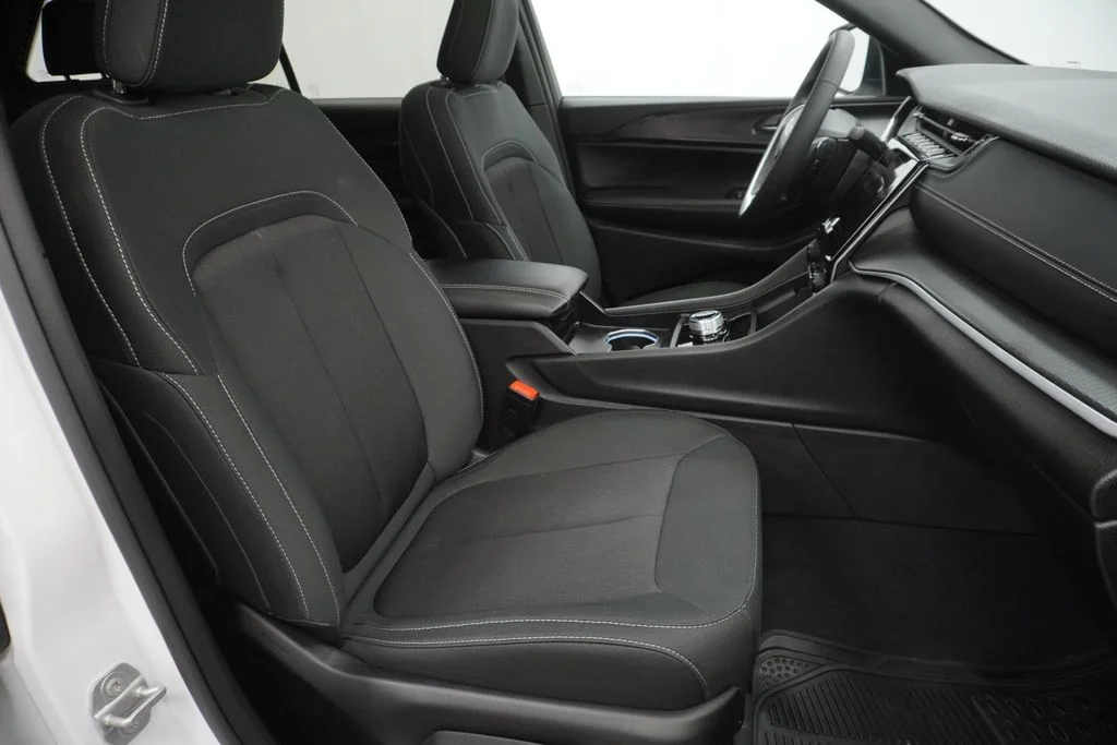 Used 2025 White Jeep Laredo X image 47