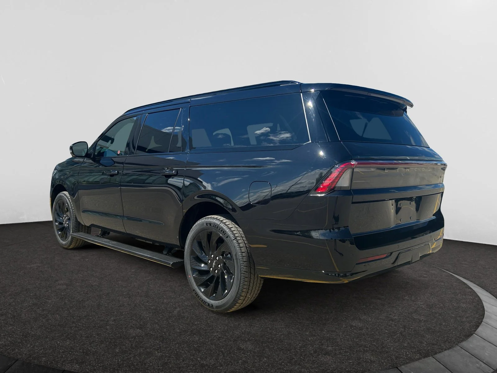 New 2026 Infinite Black Metallic Clearcoat Lincoln Reserve image 3