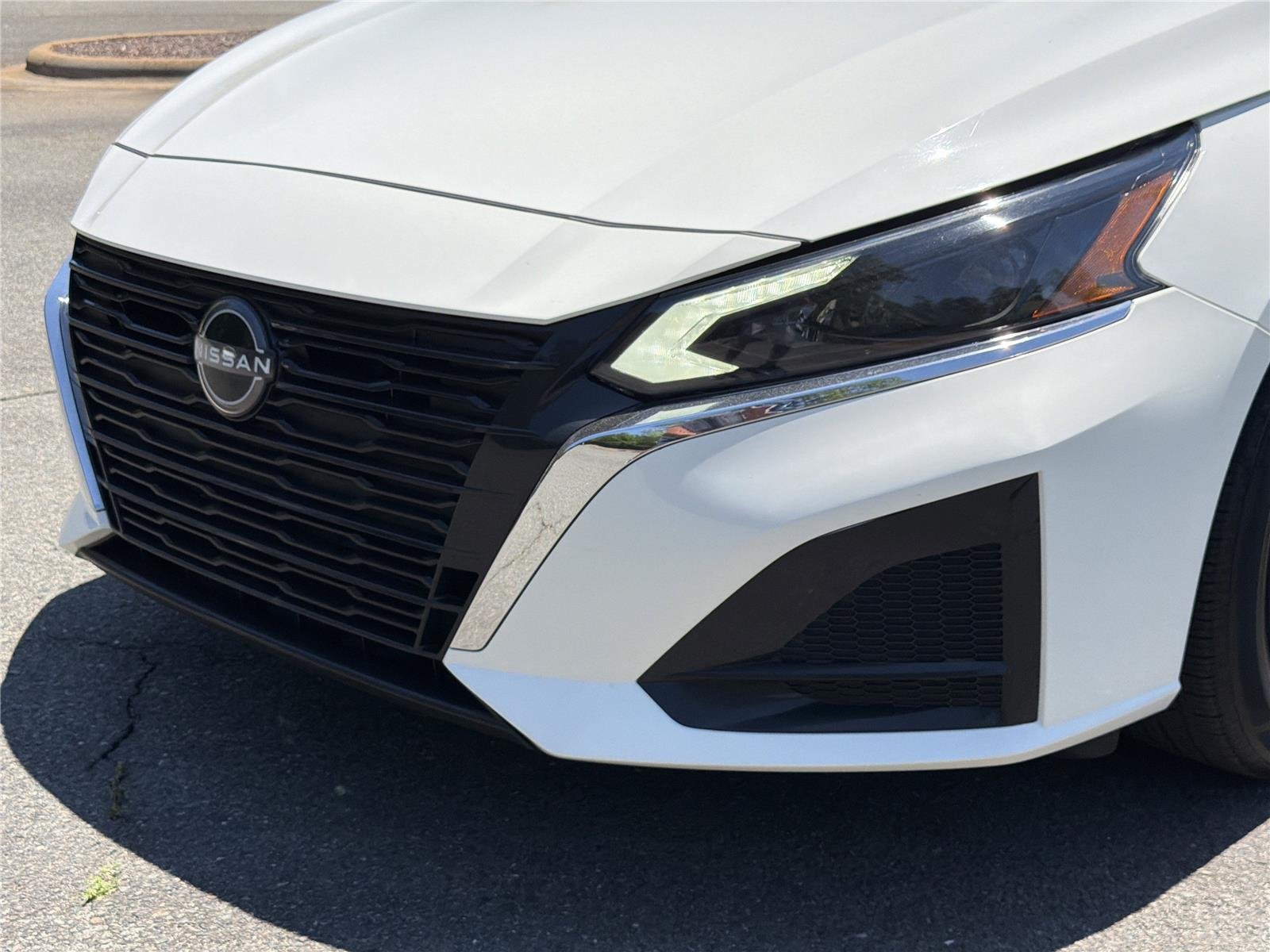 Used 2023 Glacier White Nissan 2.5 S image 28