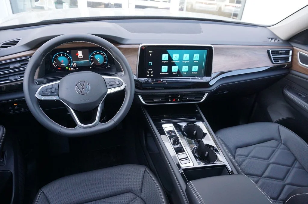 New 2026 Silver Volkswagen 2.0T SE w/Technology image 15