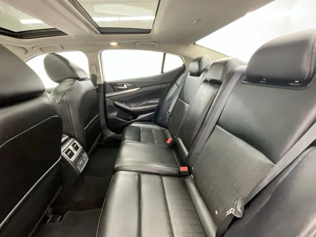 Used 2021 White Nissan 3.5 SL image 8