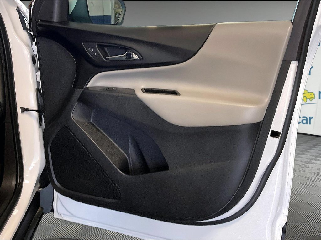 Used 2024 Summit White Chevrolet LT image 12