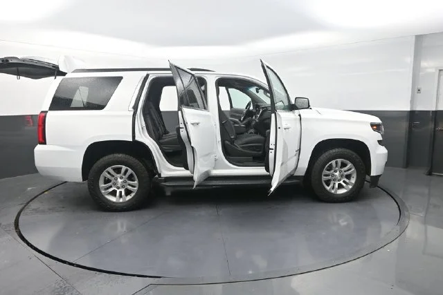 Used 2017 White Chevrolet LS image 35