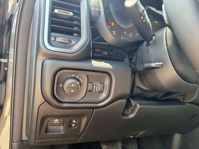 New 2026 Granite Crystal Metallic Clear-Coat Exterior Paint RAM Laramie image 31