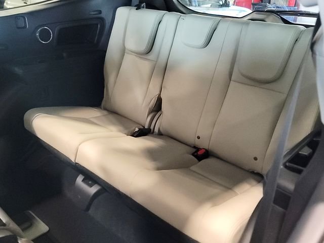 Used 2022 Crystal White Pearl Subaru Limited image 27