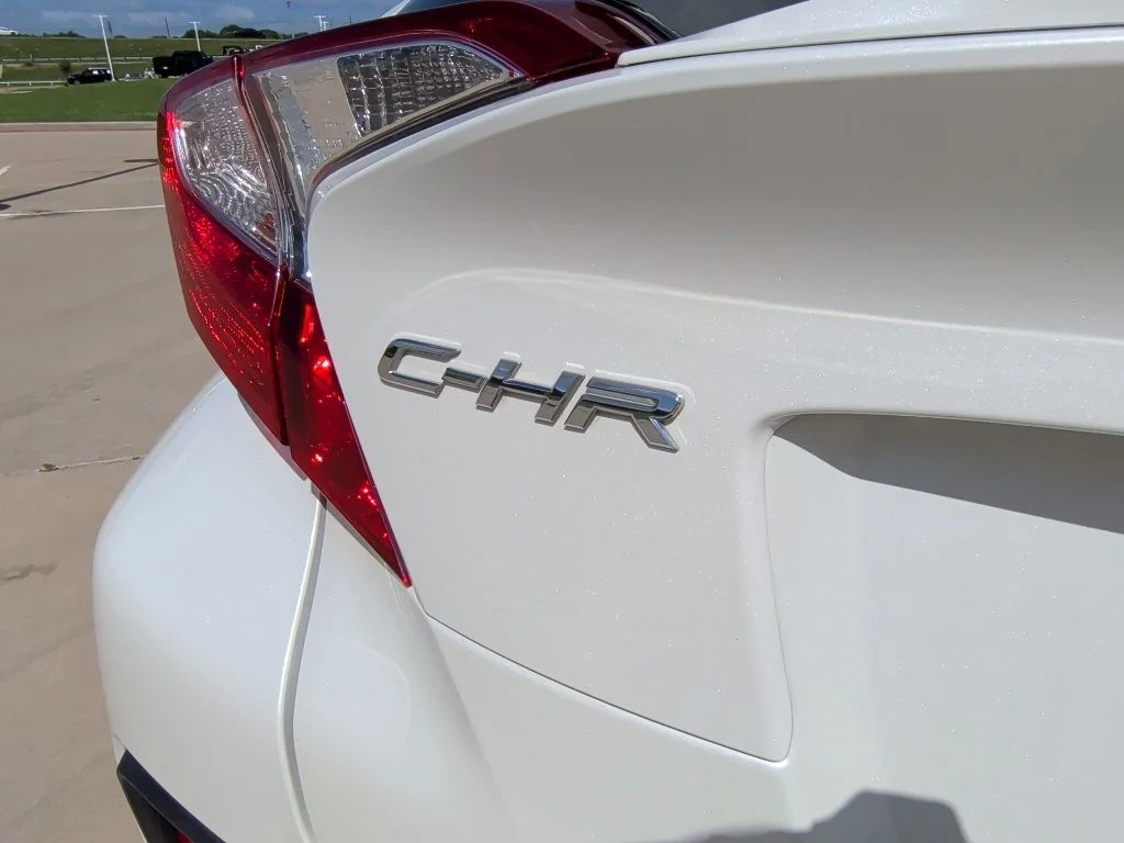 Used 2020 White Toyota LE image 36