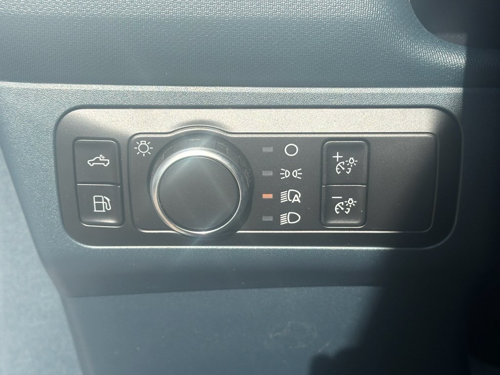 New 2025 Space White Metallic Ford XLT image 24