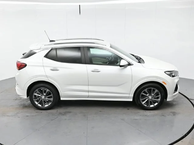 Used 2021 WHITE FROST TRICOAT Buick Preferred image 37