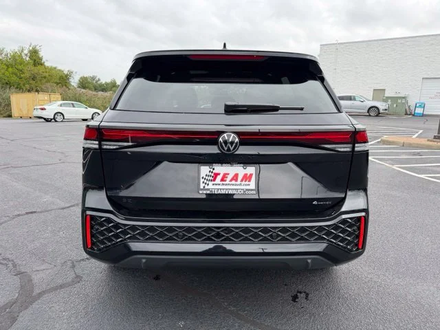 New 2026 Deep Black Pearl Volkswagen 2.0T SE R-Line Black image 4